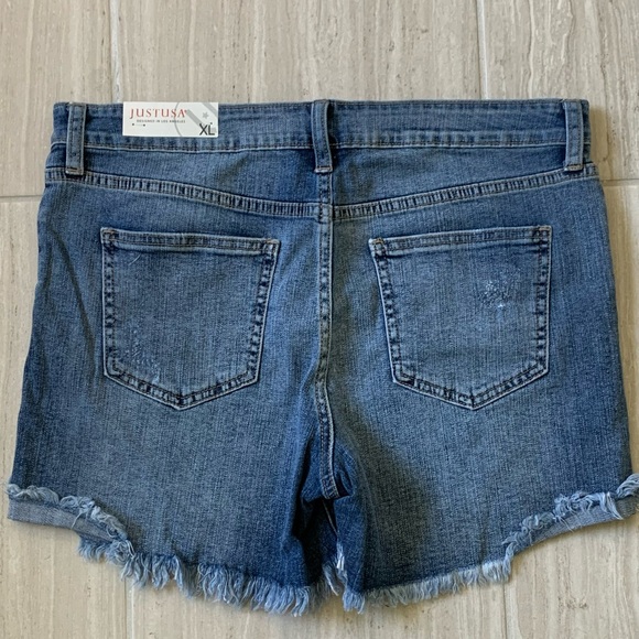 Apricot Lane denim shorts - Picture 2 of 4